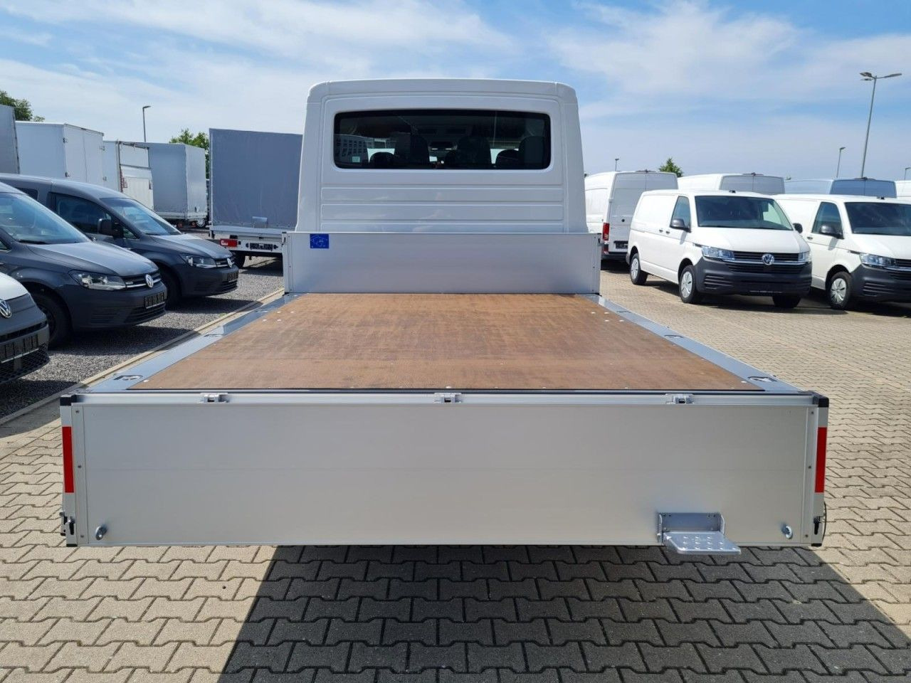 Volkswagen Crafter 35 Doka TDI MR LED KLIMA TEMPOMAT - Platós kisteherautó, Duplakabinos kisteherautó: 5 kép. Volkswagen Crafter 35 Doka TDI MR LED KLIMA TEMPOMAT - Platós kisteherautó, Duplakabinos kisteherautó: 5 kép.
