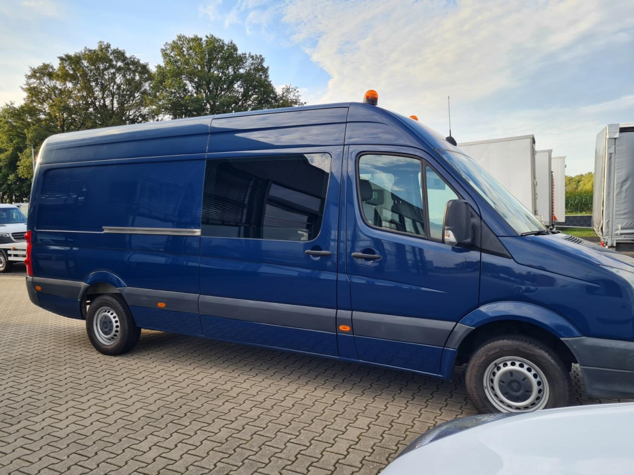 Volkswagen Crafter 35 Kasten Doka 5 Sitze AHK 3.5to REGALSYSTEM - Furgon, Duplakabinos kisteherautó: 3 kép. Volkswagen Crafter 35 Kasten Doka 5 Sitze AHK 3.5to REGALSYSTEM - Furgon, Duplakabinos kisteherautó: 3 kép.
