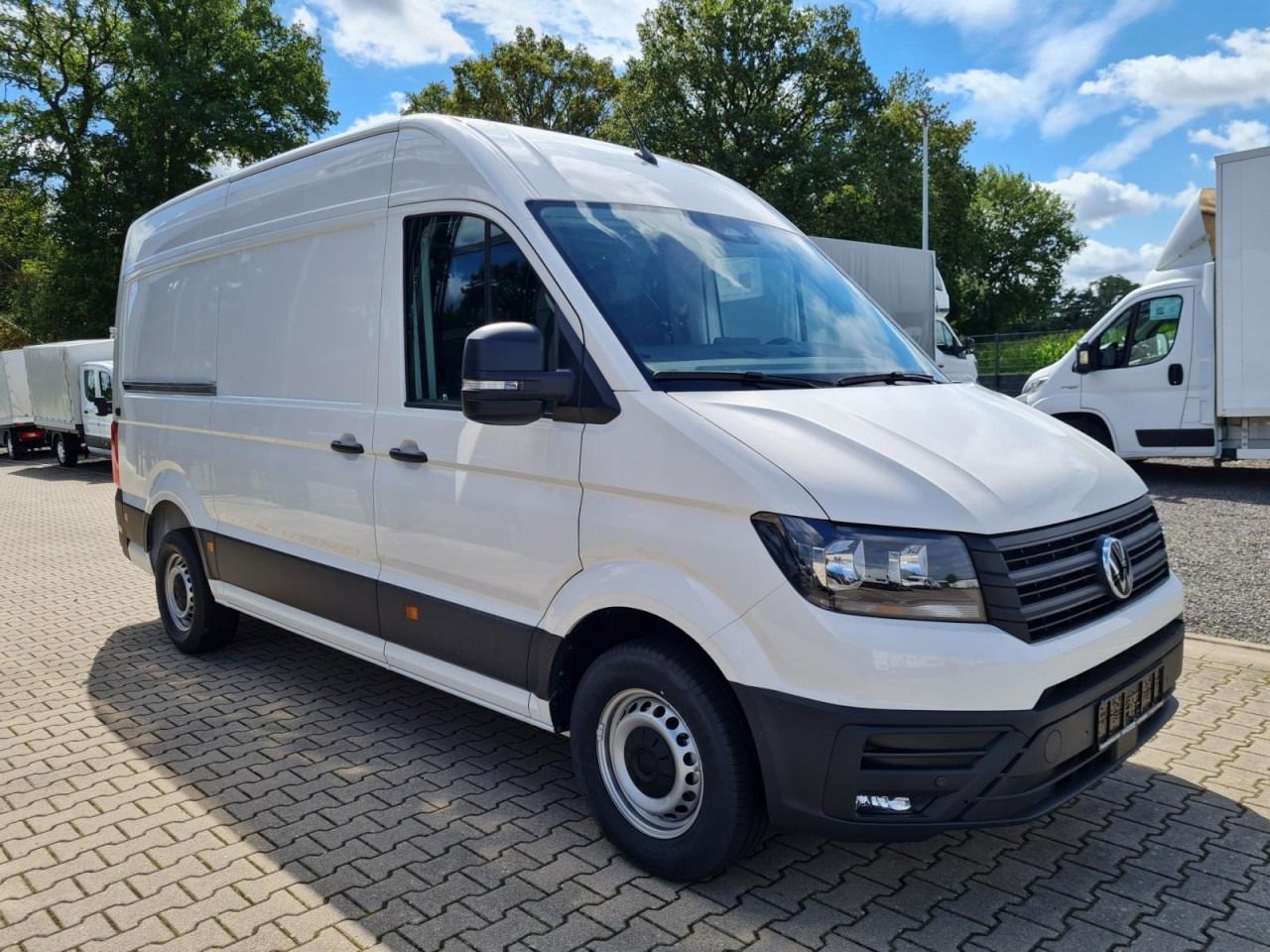 Volkswagen Crafter 35 Kasten MR L3H3 KLIMA KOMFORT PDC TEMPOMAT - Furgon: 3 kép. Volkswagen Crafter 35 Kasten MR L3H3 KLIMA KOMFORT PDC TEMPOMAT - Furgon: 3 kép.