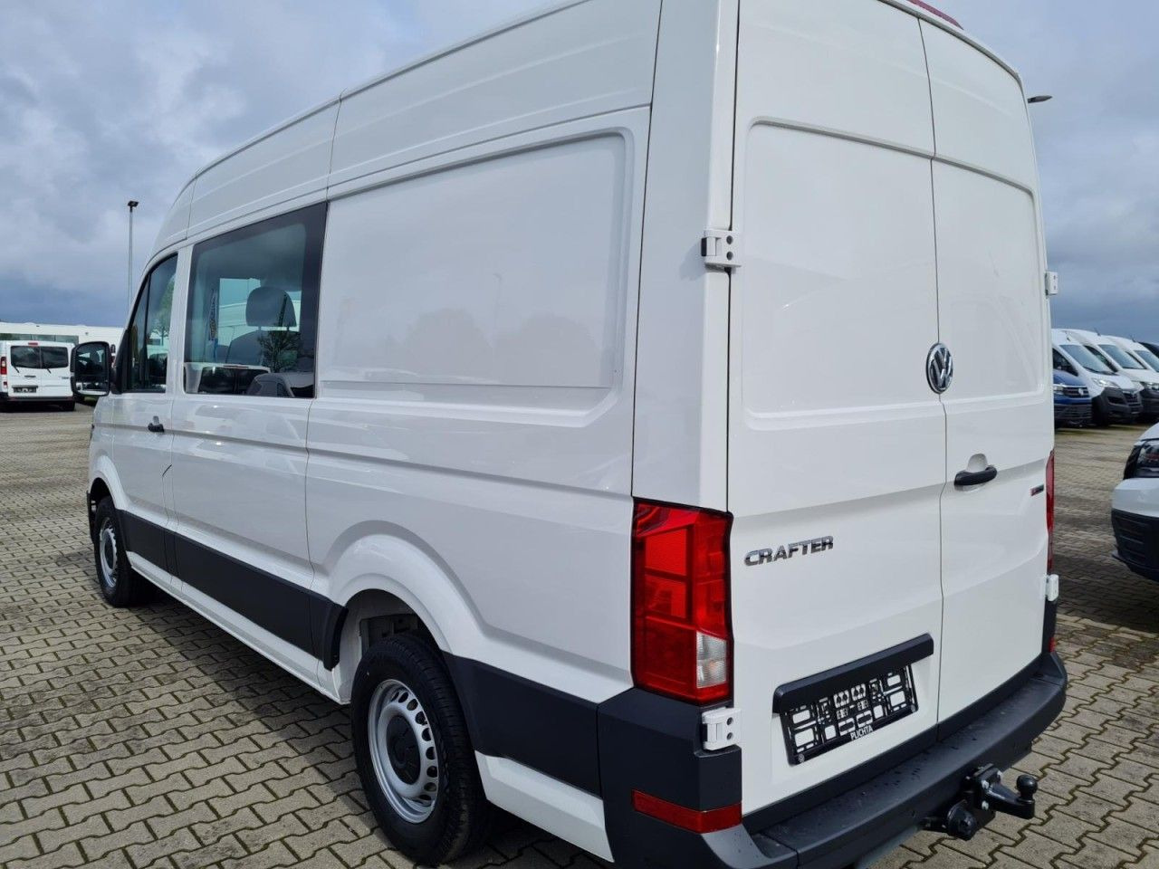 Volkswagen Crafter 35 Kasten PLUS MIXTO DOKA 4motion L3H3 - Furgon, Duplakabinos kisteherautó: 5 kép. Volkswagen Crafter 35 Kasten PLUS MIXTO DOKA 4motion L3H3 - Furgon, Duplakabinos kisteherautó: 5 kép.