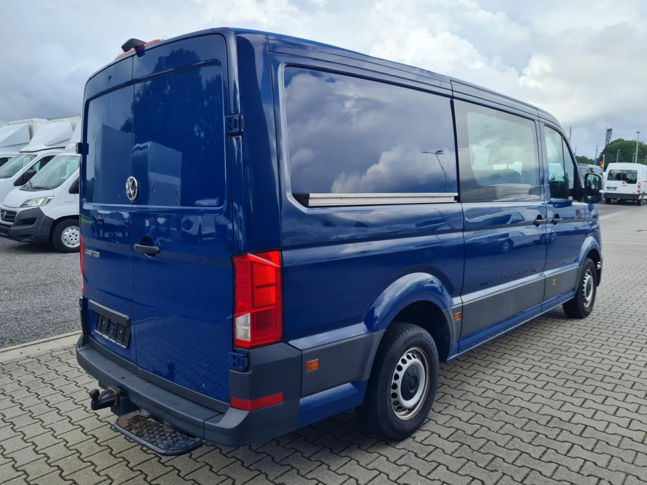 Furgon, Duplakabinos kisteherautó Volkswagen Crafter 35 Kasten Plus Doka mixto NAVI AHK 6 Sitzer: 7 kép. Furgon, Duplakabinos kisteherautó Volkswagen Crafter 35 Kasten Plus Doka mixto NAVI AHK 6 Sitzer: 7 kép.