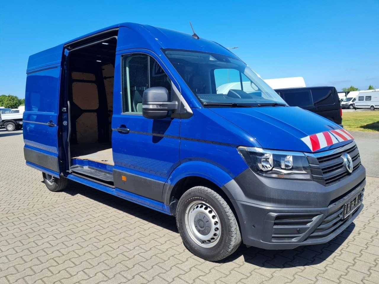 Volkswagen Crafter 35 Kasten TDI MR L3H3 RWD AHK - Furgon: 5 kép. Volkswagen Crafter 35 Kasten TDI MR L3H3 RWD AHK - Furgon: 5 kép.