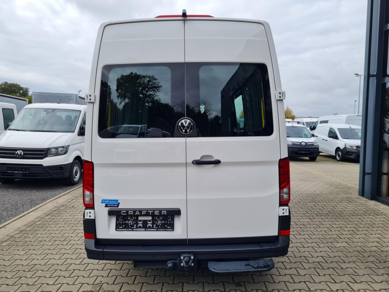 Volkswagen Crafter 35 Kasten TDI MR L3H3 STANDHEIZ AHK - Furgon: 5 kép. Volkswagen Crafter 35 Kasten TDI MR L3H3 STANDHEIZ AHK - Furgon: 5 kép.