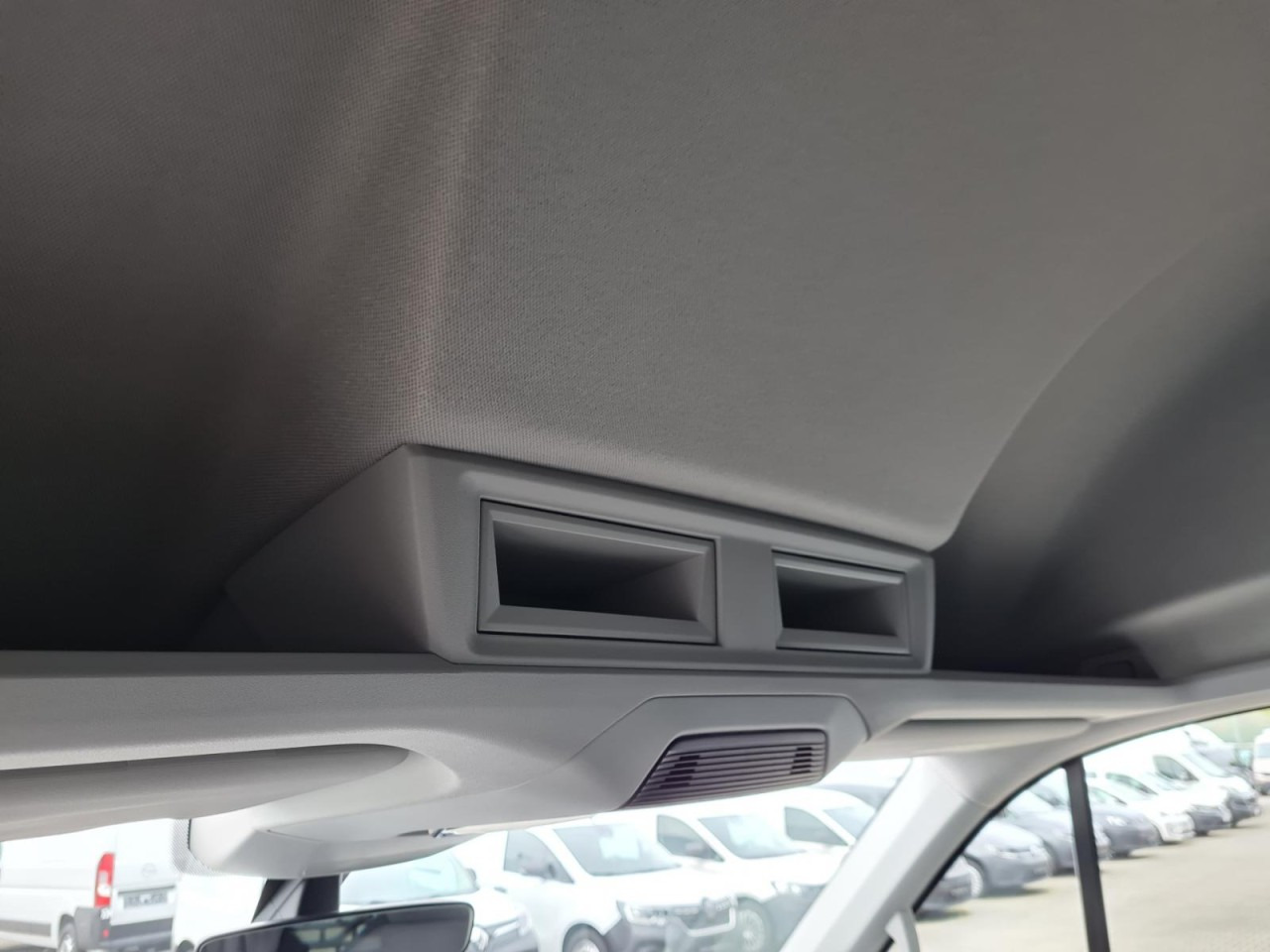 Furgon Volkswagen Crafter 35 Kasten TDI MR L3H3 STANDHEIZ AHK: 18 kép.