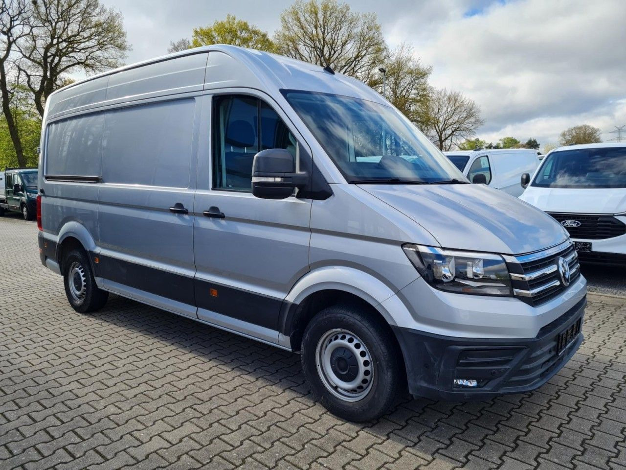 Volkswagen Crafter 35 Kasten TDI MR hoch NAVI KLIMA TEMPOMA - Furgon: 3 kép. Volkswagen Crafter 35 Kasten TDI MR hoch NAVI KLIMA TEMPOMA - Furgon: 3 kép.