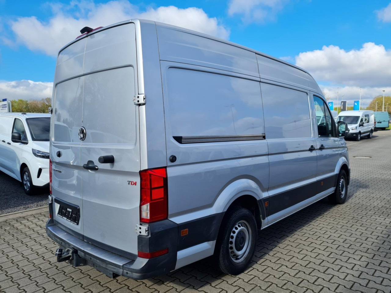 Volkswagen Crafter 35 Kasten TDI MR hoch NAVI KLIMA TEMPOMAT - Furgon: 4 kép. Volkswagen Crafter 35 Kasten TDI MR hoch NAVI KLIMA TEMPOMAT - Furgon: 4 kép.