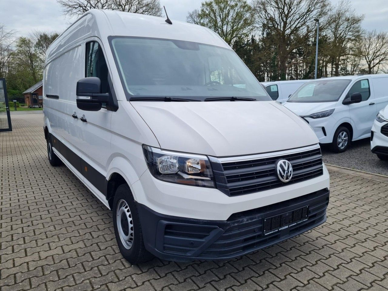 Volkswagen Crafter 35 Kasten lang L4H2 KLIMA NAVI_APP HOLZB - Furgon: 2 kép. Volkswagen Crafter 35 Kasten lang L4H2 KLIMA NAVI_APP HOLZB - Furgon: 2 kép.