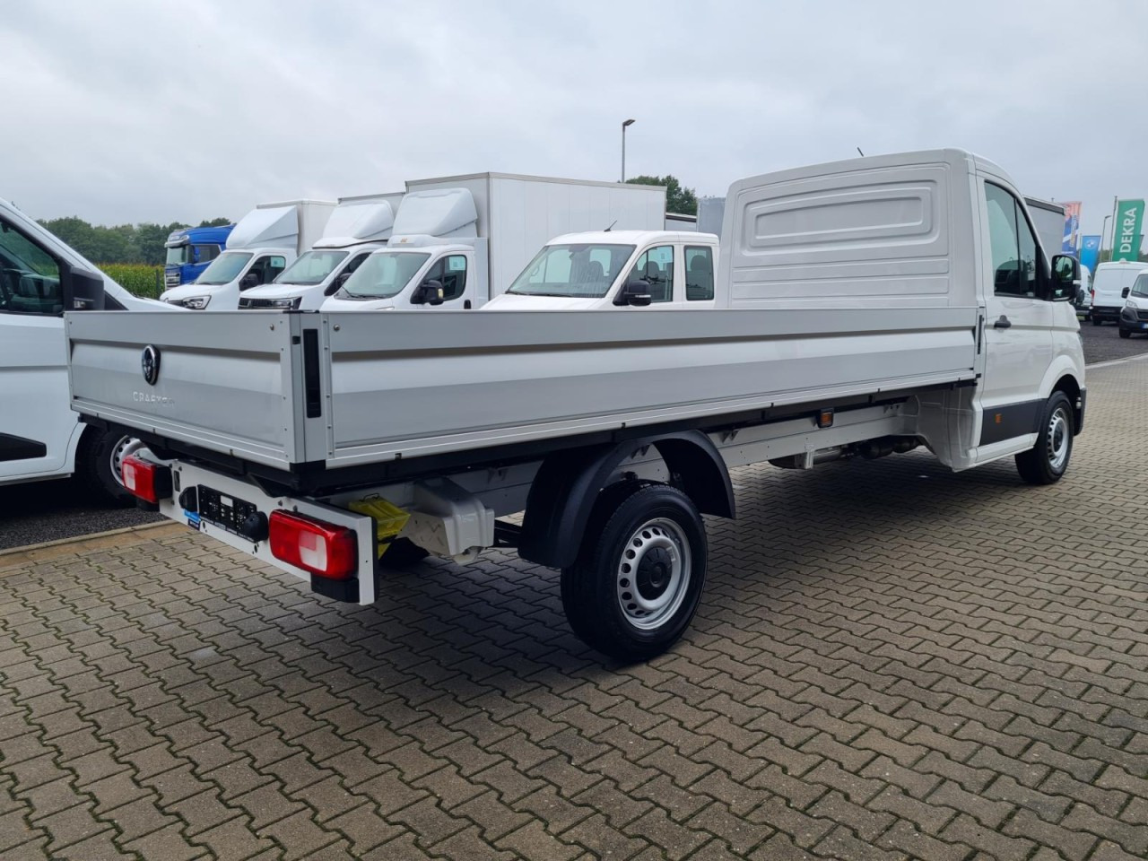 Volkswagen Crafter 35 Pritsche TDI Pritsche L4 KLIMA TEMPOMAT - Platós kisteherautó: 4 kép. Volkswagen Crafter 35 Pritsche TDI Pritsche L4 KLIMA TEMPOMAT - Platós kisteherautó: 4 kép.