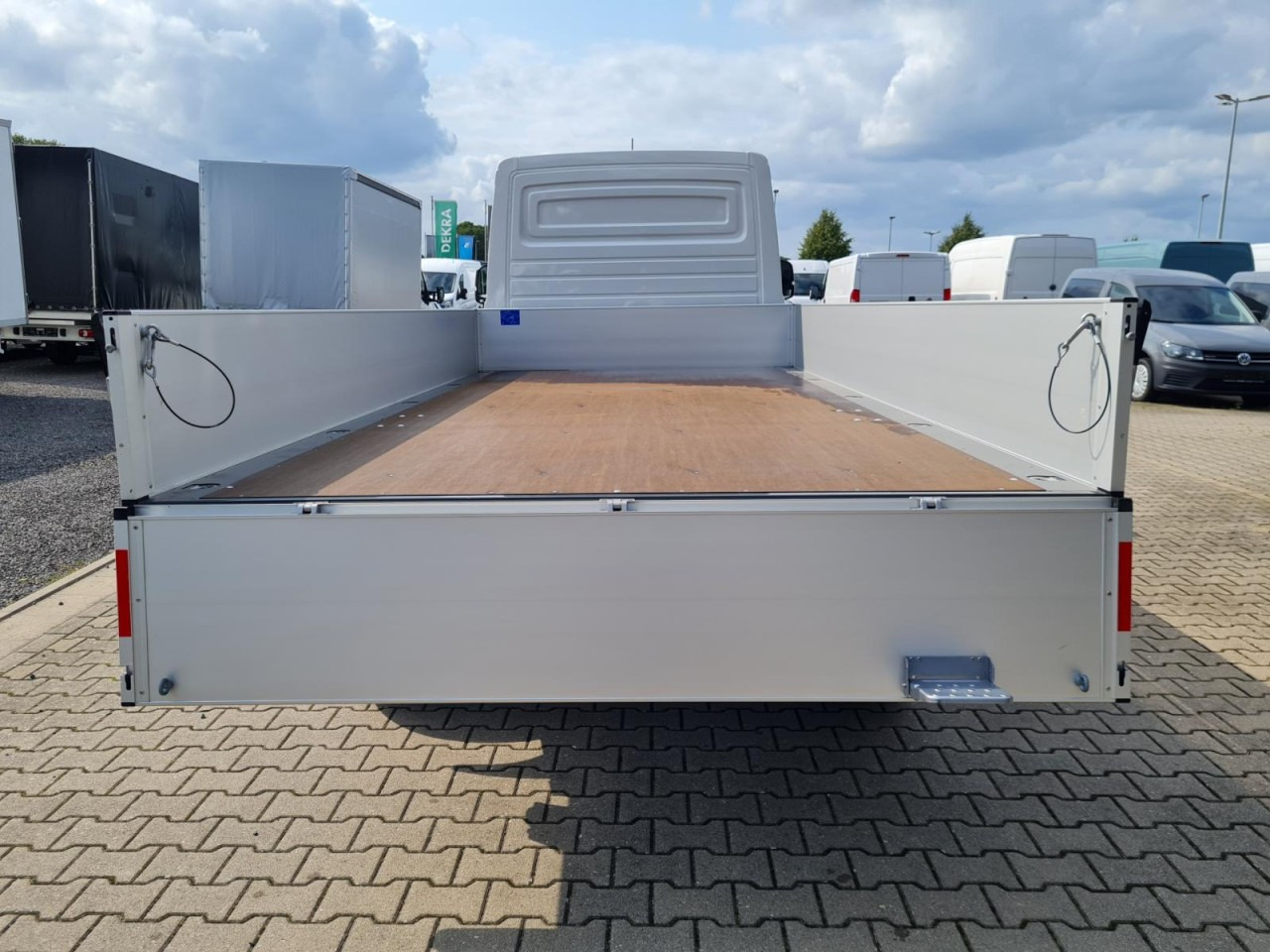 Volkswagen Crafter 35 Pritsche TDi L4 lang KLIMA TEMPOMAT - Platós kisteherautó: 5 kép. Volkswagen Crafter 35 Pritsche TDi L4 lang KLIMA TEMPOMAT - Platós kisteherautó: 5 kép.