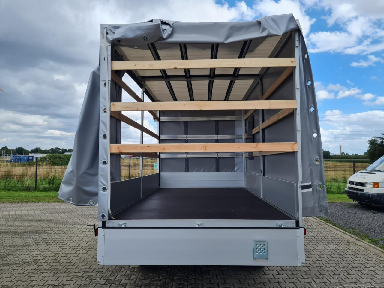 Volkswagen Crafter 35 TDI Pritsche Schiebe Plane ERGO LED TEMPOMAT - Ponyvás kisteherautó: 5 kép. Volkswagen Crafter 35 TDI Pritsche Schiebe Plane ERGO LED TEMPOMAT - Ponyvás kisteherautó: 5 kép.