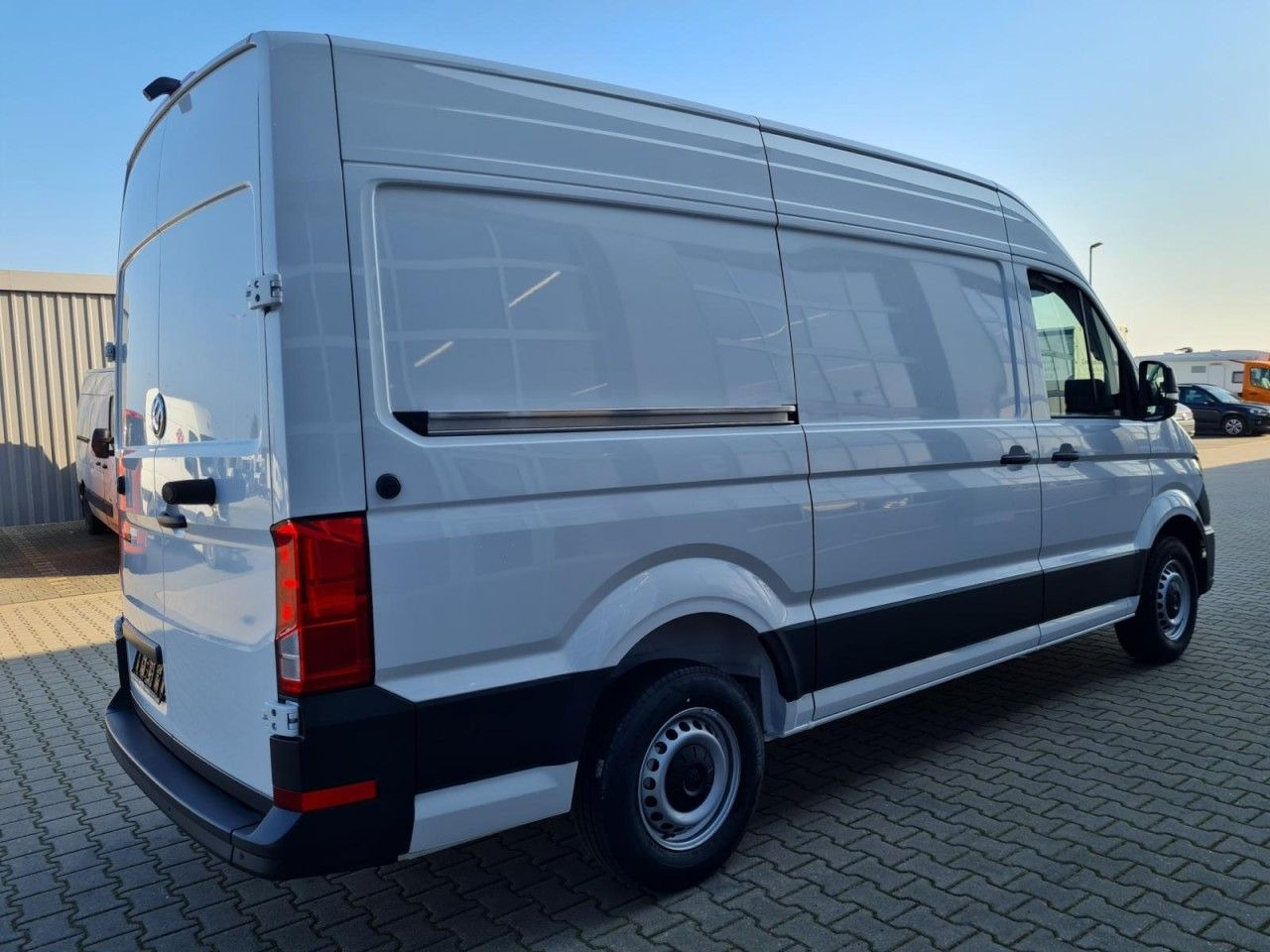 Volkswagen Crafter Kasten TDi MR Automatik KAMERA TEMPOMAT - Kis furgon: 4 kép. Volkswagen Crafter Kasten TDi MR Automatik KAMERA TEMPOMAT - Kis furgon: 4 kép.