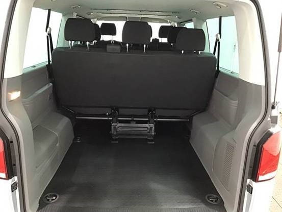 Volkswagen T6.1 Caravelle TDI lang 9 Sitzer 2 Schiebetüren Trendl. - Minibusz, Kisbusz: 4 kép. Volkswagen T6.1 Caravelle TDI lang 9 Sitzer 2 Schiebetüren Trendl. - Minibusz, Kisbusz: 4 kép.