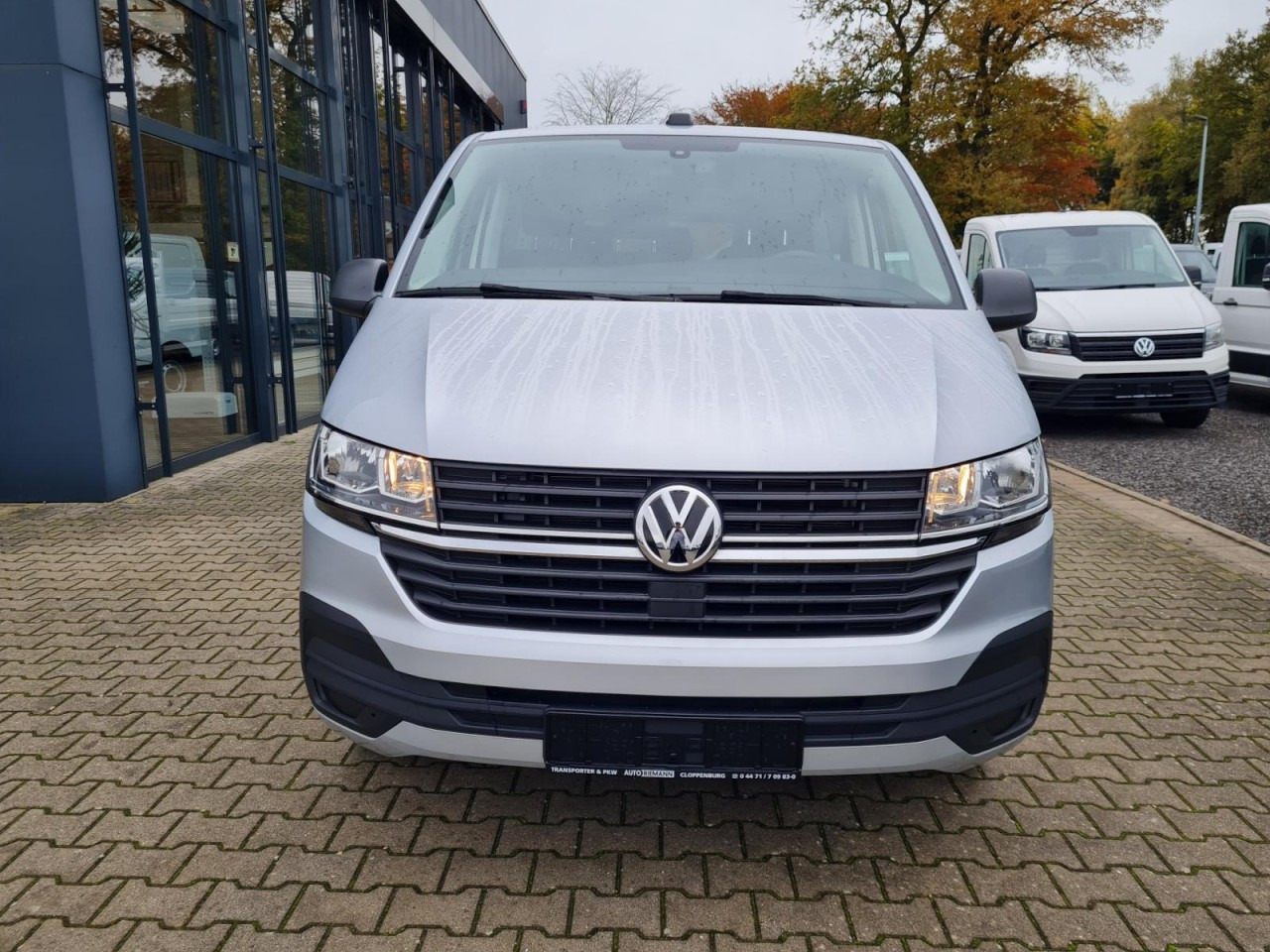 Volkswagen T6.1 Caravelle TDI lang 9 Sitzer 2 Schiebetüren Trendl. - Minibusz, Kisbusz: 2 kép. Volkswagen T6.1 Caravelle TDI lang 9 Sitzer 2 Schiebetüren Trendl. - Minibusz, Kisbusz: 2 kép.