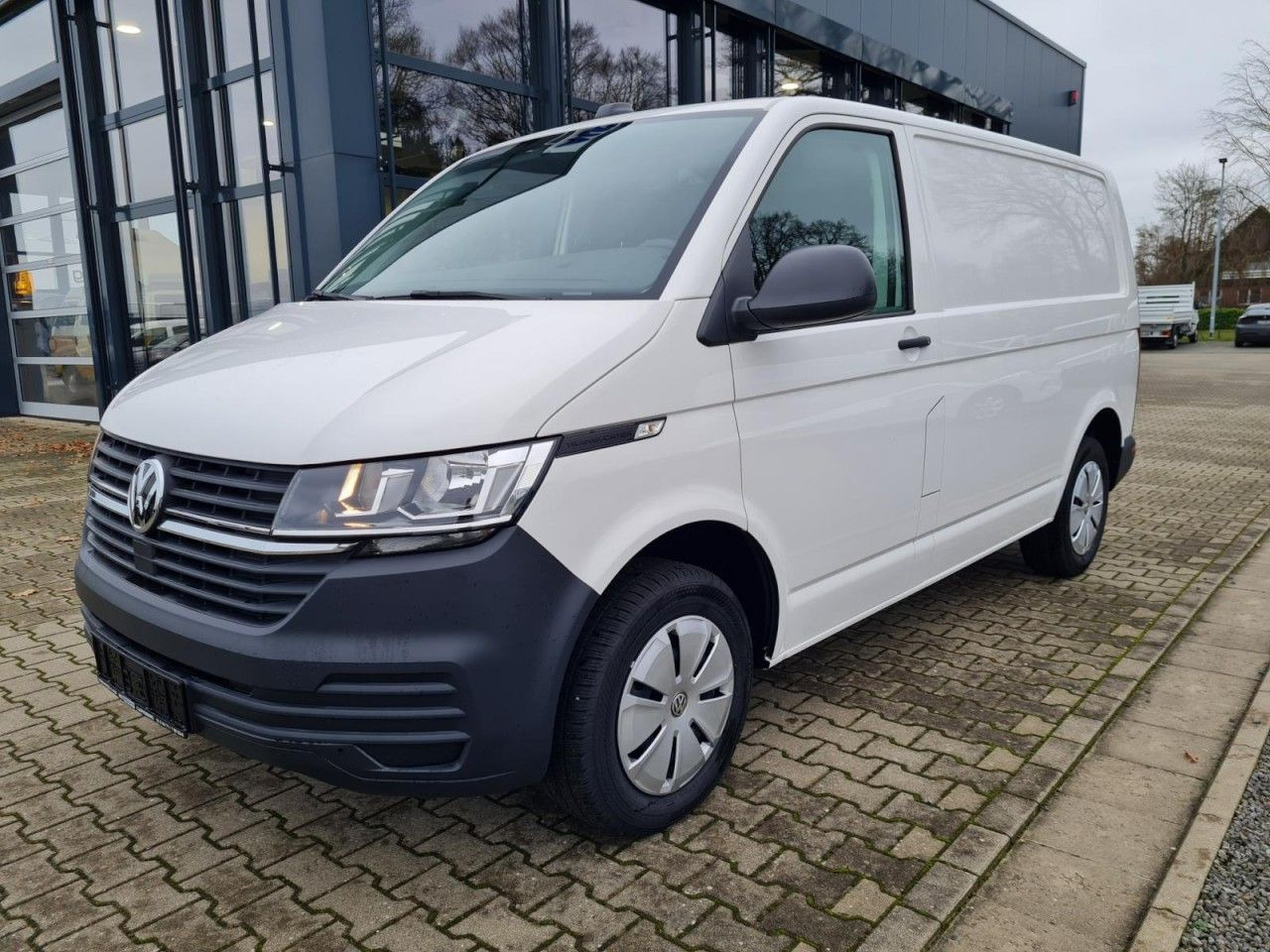 Volkswagen T6.1 Kasten L1 KR Heckklappe KAMERA KLIMA ALLWET - Kis furgon: 2 kép. Volkswagen T6.1 Kasten L1 KR Heckklappe KAMERA KLIMA ALLWET - Kis furgon: 2 kép.