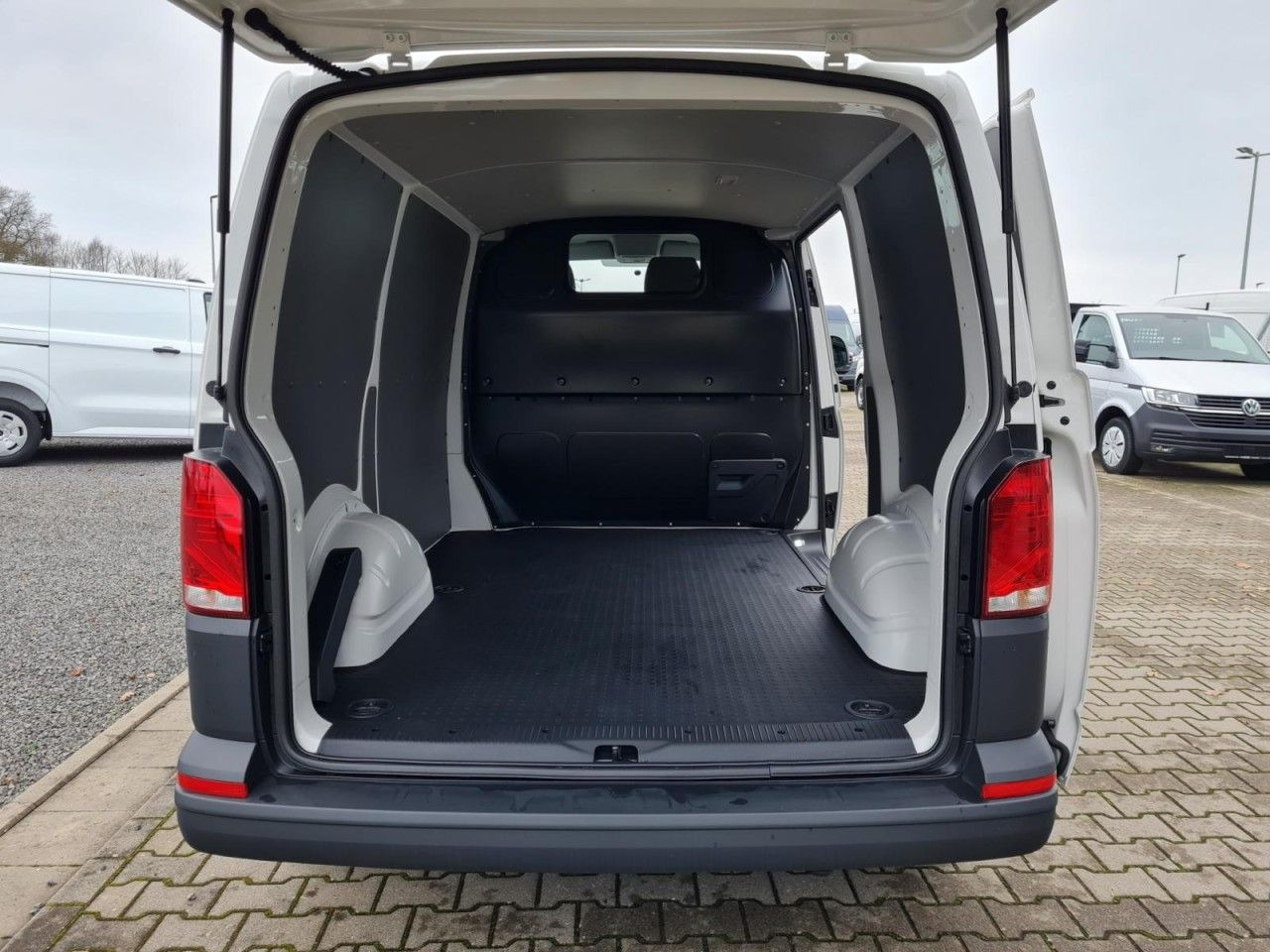 Volkswagen T6.1 Kasten L1 KR Heckklappe KAMERA KLIMA ALLWET - Kis furgon: 5 kép. Volkswagen T6.1 Kasten L1 KR Heckklappe KAMERA KLIMA ALLWET - Kis furgon: 5 kép.