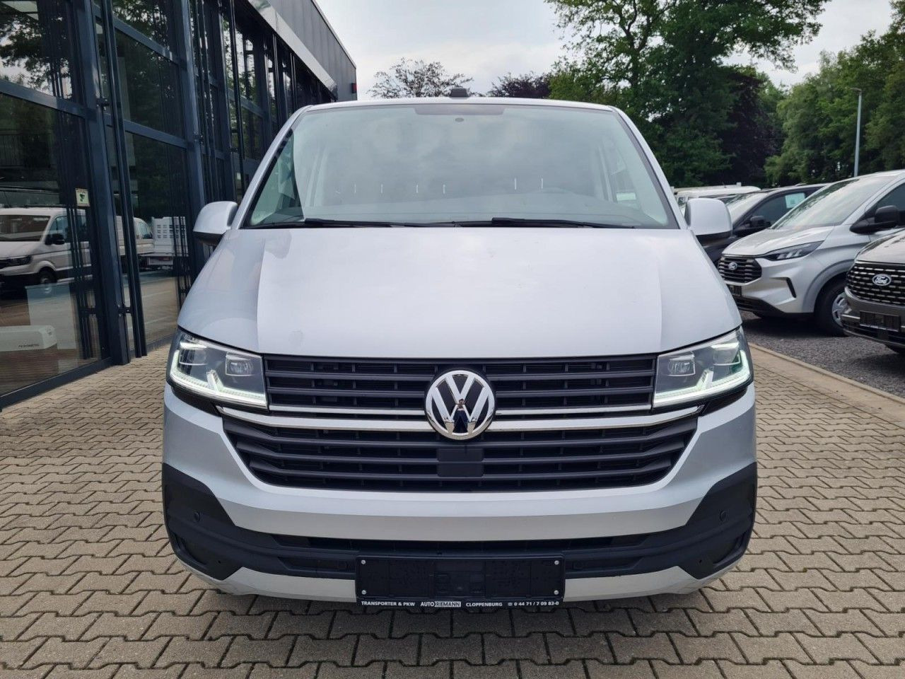 Volkswagen T6.1 Kasten TDI lang DSG LED KAMERA TEMPOMAT - Kis furgon: 2 kép. Volkswagen T6.1 Kasten TDI lang DSG LED KAMERA TEMPOMAT - Kis furgon: 2 kép.