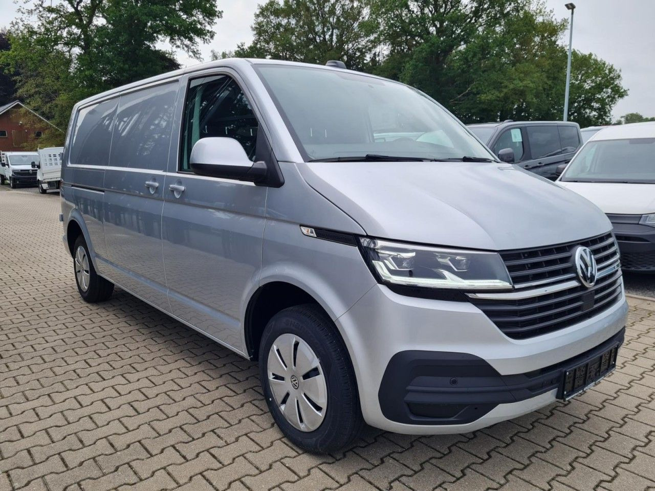Volkswagen T6.1 Kasten TDI lang DSG LED KAMERA TEMPOMAT - Kis furgon: 3 kép. Volkswagen T6.1 Kasten TDI lang DSG LED KAMERA TEMPOMAT - Kis furgon: 3 kép.