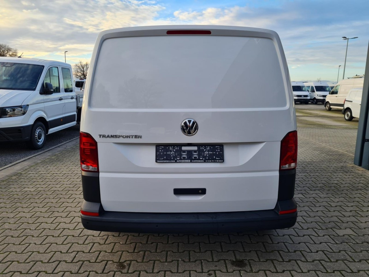 Volkswagen T6.1 Kasten TDI lang L2H1 DSG PDC KLIMA KAMERA - Kis furgon: 5 kép. Volkswagen T6.1 Kasten TDI lang L2H1 DSG PDC KLIMA KAMERA - Kis furgon: 5 kép.