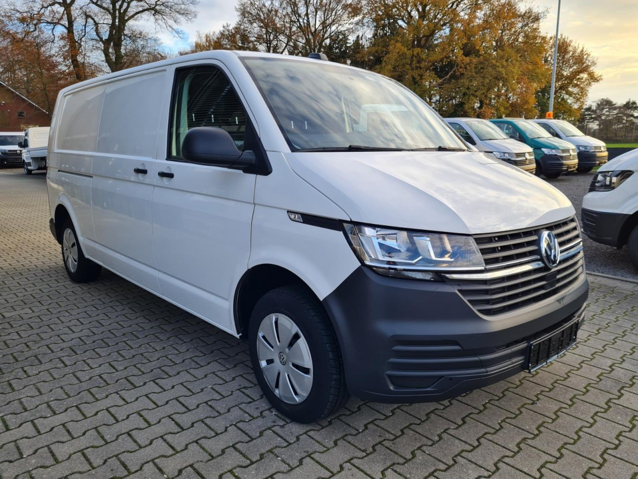 Volkswagen T6.1 Kasten TDI lang L2H1 DSG PDC KLIMA KAMERA - Kis furgon: 3 kép. Volkswagen T6.1 Kasten TDI lang L2H1 DSG PDC KLIMA KAMERA - Kis furgon: 3 kép.