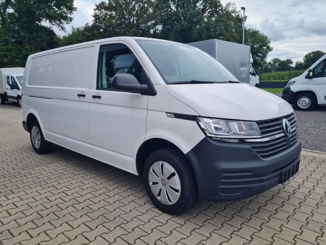 Volkswagen T6.1 Kasten TDi lang Flügeltüren KLIMA Verkleidungen - Kis furgon: 3 kép. Volkswagen T6.1 Kasten TDi lang Flügeltüren KLIMA Verkleidungen - Kis furgon: 3 kép.