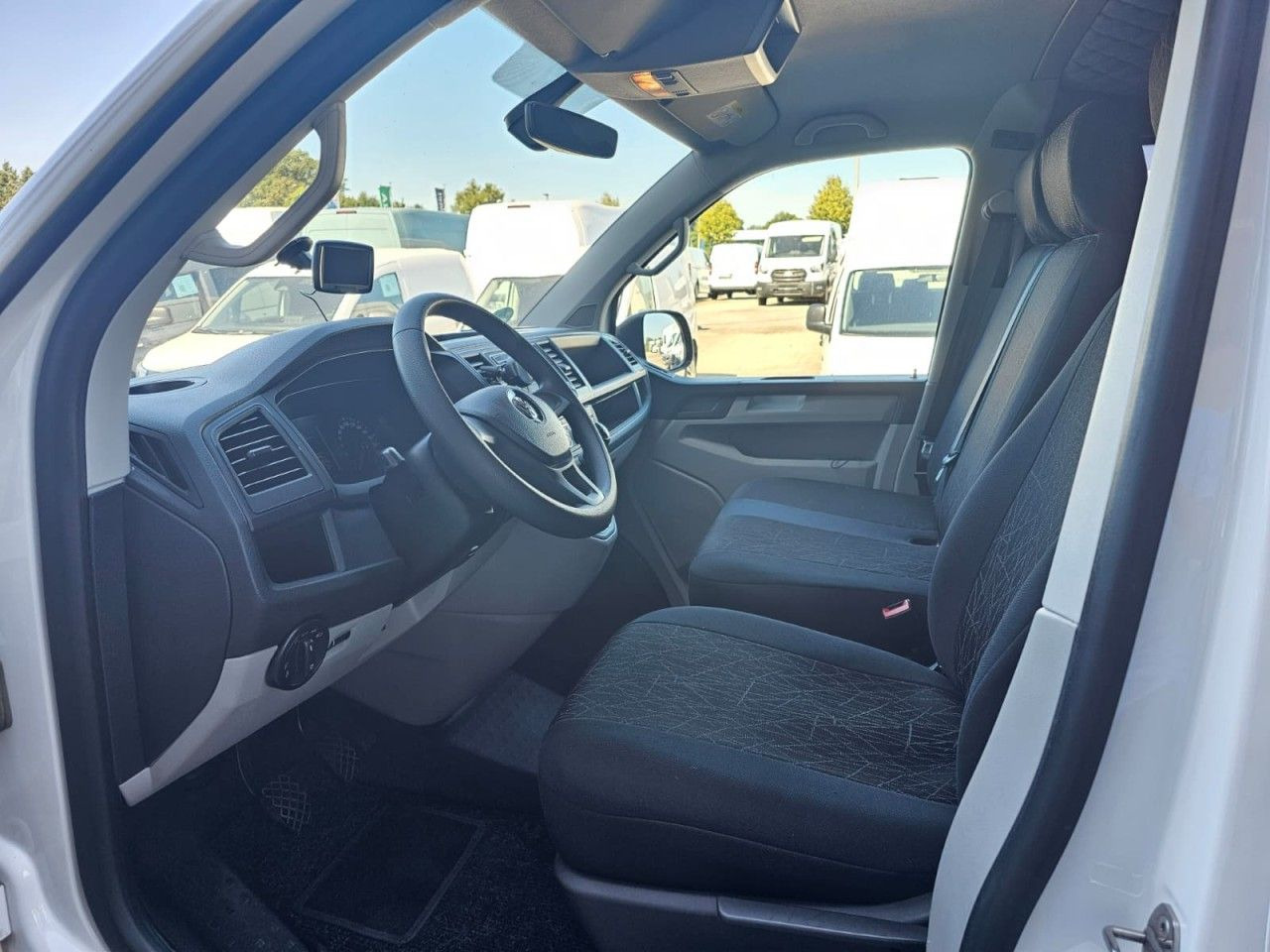 Volkswagen T6 Camper 2.0 TDI AHK KAMERA ZUSATZBATTERIE - Kempingautó: 4 kép. Volkswagen T6 Camper 2.0 TDI AHK KAMERA ZUSATZBATTERIE - Kempingautó: 4 kép.