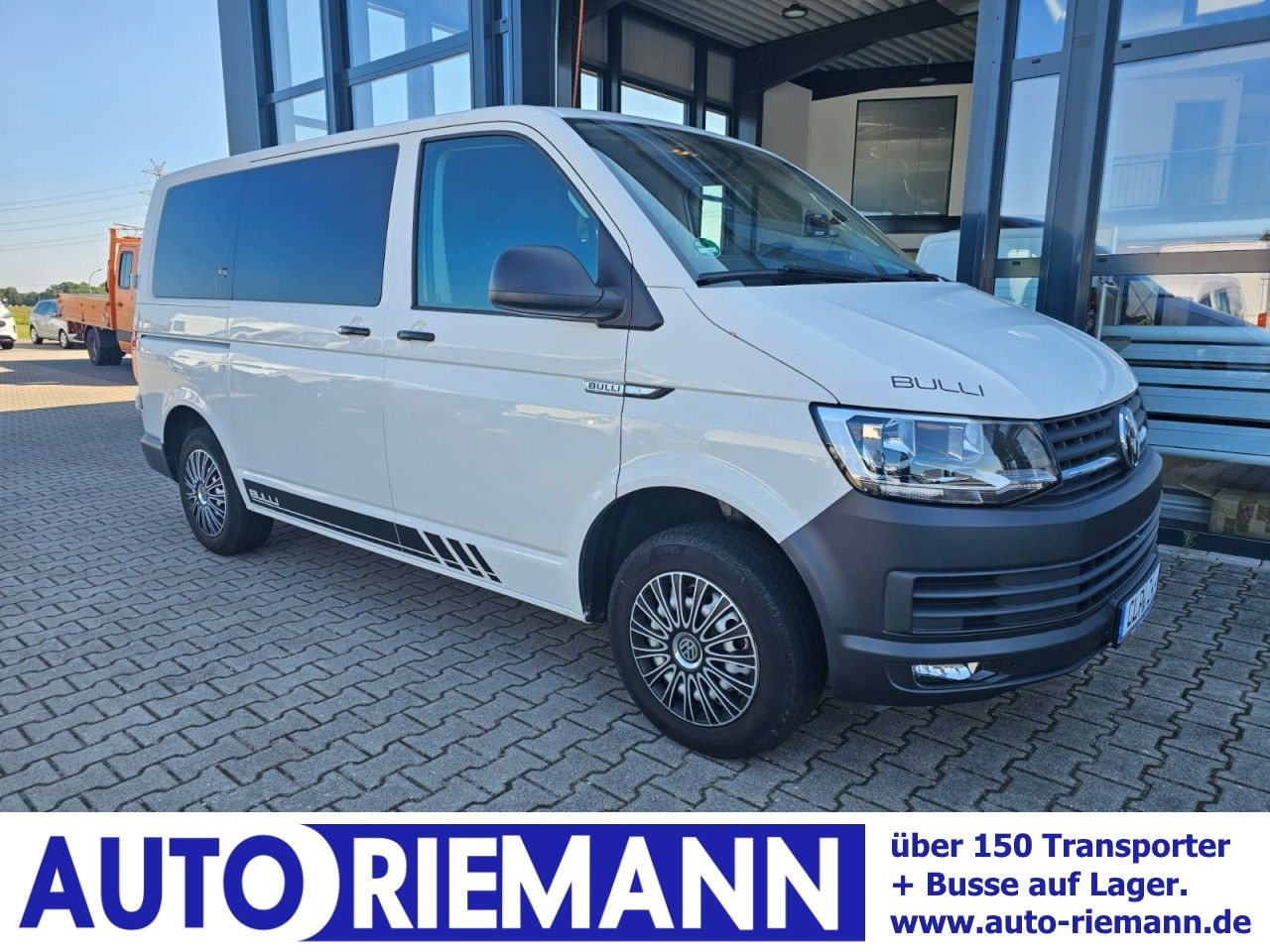Volkswagen T6 Camper 2.0 TDI AHK KAMERA ZUSATZBATTERIE - Kempingautó: 1 kép. Volkswagen T6 Camper 2.0 TDI AHK KAMERA ZUSATZBATTERIE - Kempingautó: 1 kép.