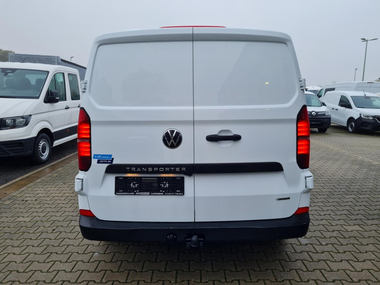 Volkswagen T7 Transporter Kasten TDI 4Motion LR L2H1 LED AUTOM. - Kis furgon: 5 kép. Volkswagen T7 Transporter Kasten TDI 4Motion LR L2H1 LED AUTOM. - Kis furgon: 5 kép.