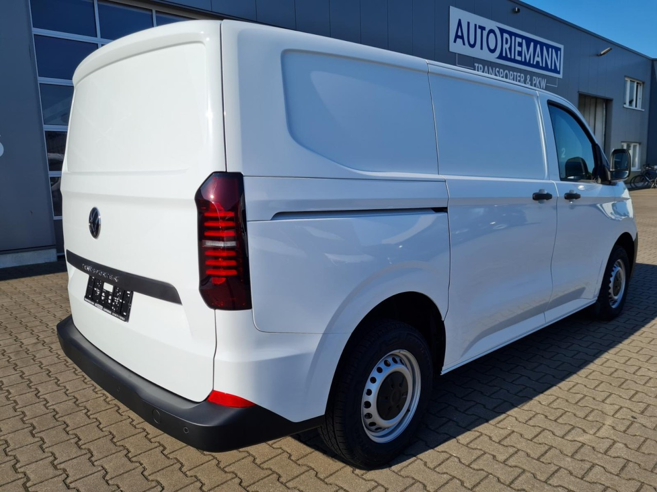 Volkswagen T7 Transporter Kasten TDi L1 Heckklappe KLIMA PDC - Kis furgon: 5 kép. Volkswagen T7 Transporter Kasten TDi L1 Heckklappe KLIMA PDC - Kis furgon: 5 kép.