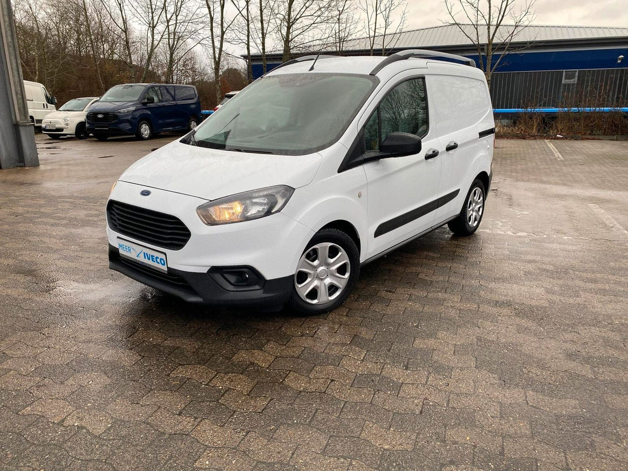 Ford Transit Courier 1.0 Trend Klima,AHK+Rückfahrk... - Kisbusz: 1 kép. Ford Transit Courier 1.0 Trend Klima,AHK+Rückfahrk... - Kisbusz: 1 kép.