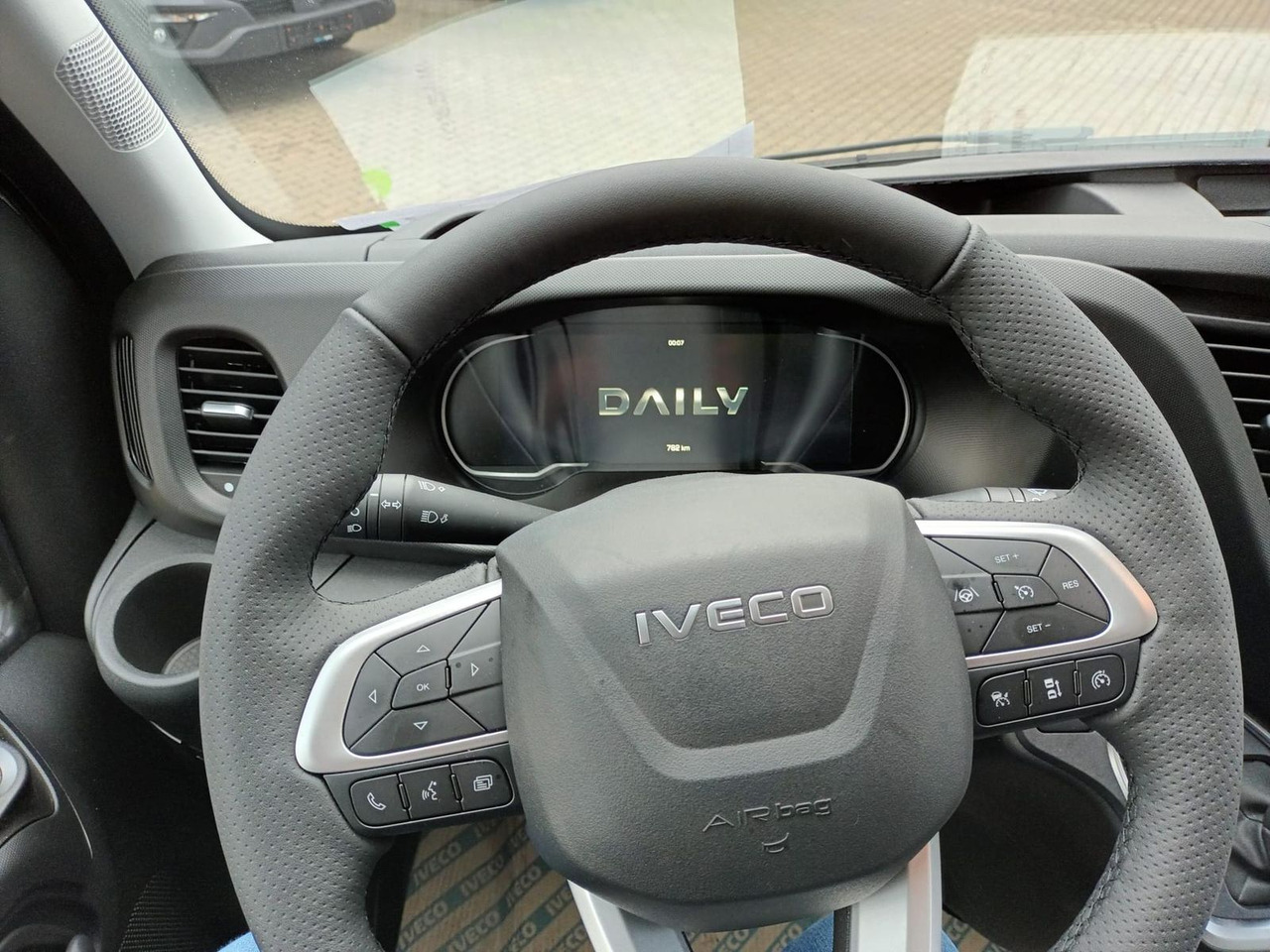 Furgon Iveco 35S16A8V AHK, ACC, LED-SCHEINWERFER ab 0%: 8 kép. Furgon Iveco 35S16A8V AHK, ACC, LED-SCHEINWERFER ab 0%: 8 kép.