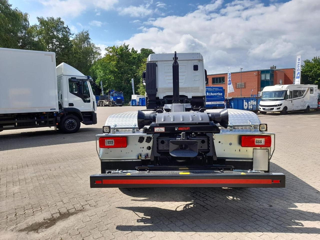 Iveco AD280X46Y/PS ON HIAB 490PS Lenk-Lift - Billenőplatós teherautó: 5 kép. Iveco AD280X46Y/PS ON HIAB 490PS Lenk-Lift - Billenőplatós teherautó: 5 kép.