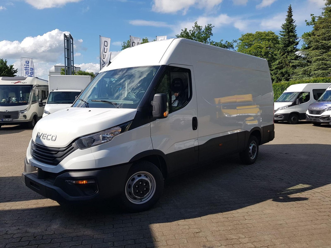 Iveco Daily 35S14A8 V Y mit Rückfahrkamera und Radi... - Furgon: 1 kép. Iveco Daily 35S14A8 V Y mit Rückfahrkamera und Radi... - Furgon: 1 kép.