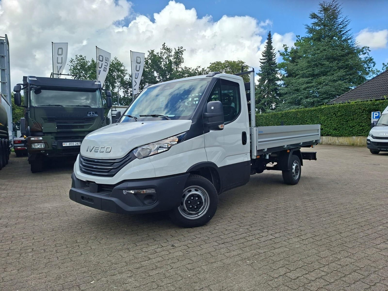 Iveco Daily 35S14A8Y Henschel 3-Seiten Kipper 100 k... - Platós kisteherautó: 1 kép. Iveco Daily 35S14A8Y Henschel 3-Seiten Kipper 100 k... - Platós kisteherautó: 1 kép.