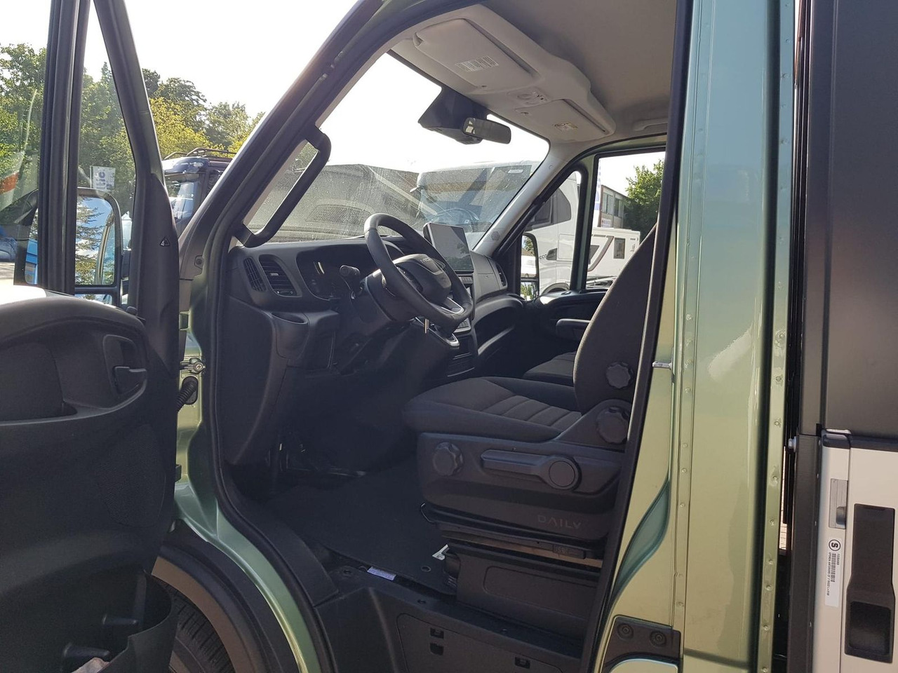 Platós kisteherautó Iveco Daily 35S14HA8  Pritsche AHK 100 kW (136 PS),...: 11 kép.