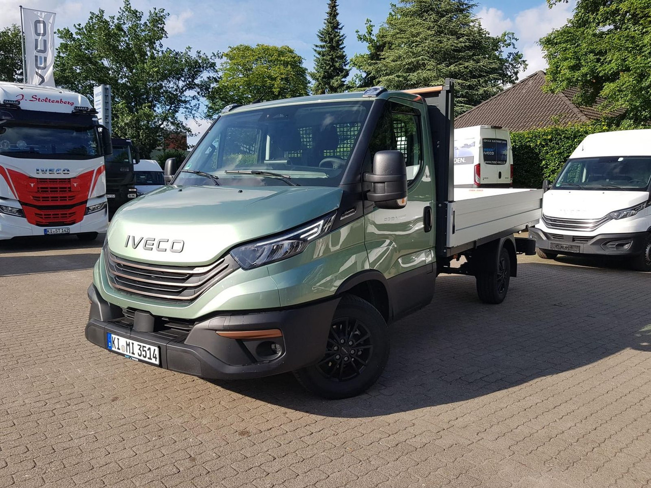 Iveco Daily 35S14HA8 Pritsche AHK 100 kW (136 PS),... - Platós kisteherautó: 1 kép. Iveco Daily 35S14HA8 Pritsche AHK 100 kW (136 PS),... - Platós kisteherautó: 1 kép.
