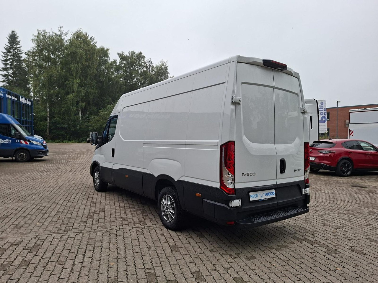 Iveco Daily 35S16A8V 115KW Klima - Radio Rückfahrka... - Furgon: 3 kép. Iveco Daily 35S16A8V 115KW Klima - Radio Rückfahrka... - Furgon: 3 kép.