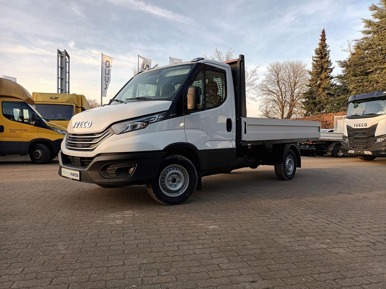 Iveco Daily 35S16H3.0 Pritsche,AHK, Rückfahrkamera... - Platós kisteherautó: 1 kép. Iveco Daily 35S16H3.0 Pritsche,AHK, Rückfahrkamera... - Platós kisteherautó: 1 kép.