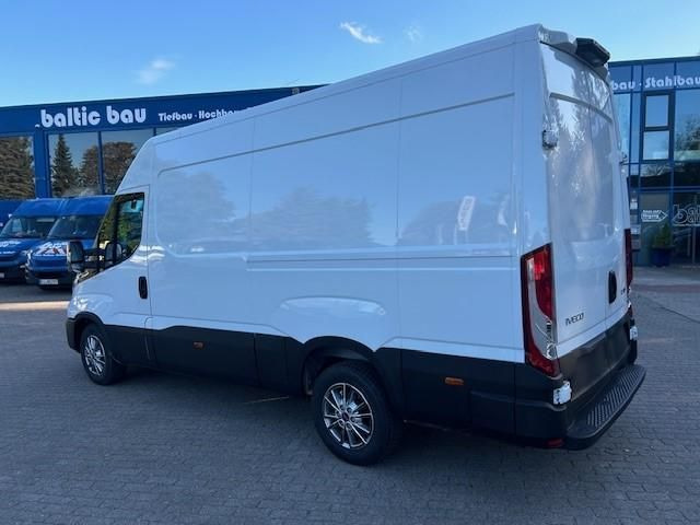 Iveco Daily 35S16HA8 V H2 3520L Automatic+Rückfahr... - Furgon: 5 kép. Iveco Daily 35S16HA8 V H2 3520L Automatic+Rückfahr... - Furgon: 5 kép.
