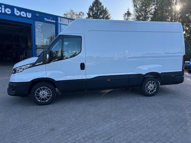 Iveco Daily 35S16HA8 V H2 3520L Automatic+Rückfahr... - Furgon: 4 kép. Iveco Daily 35S16HA8 V H2 3520L Automatic+Rückfahr... - Furgon: 4 kép.