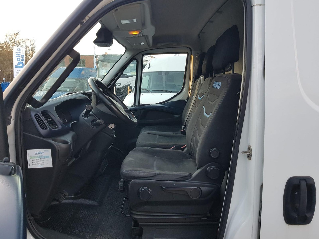 Furgon Iveco Daily 35S16SA8 V/P Klima, AHK, Rückfahrkamera...: 11 kép.