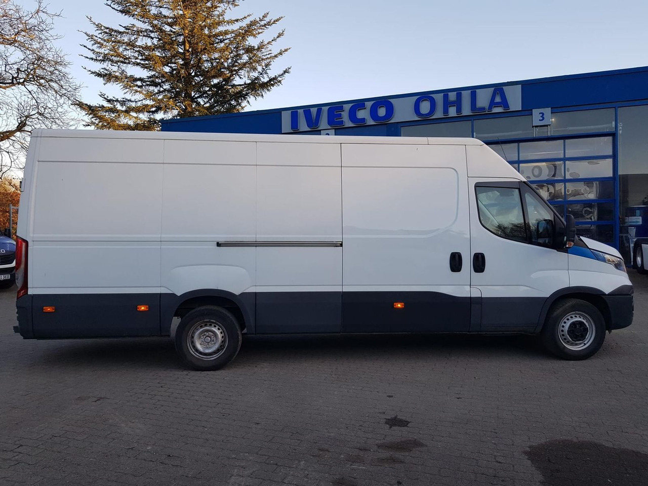 Furgon Iveco Daily 35S16SA8 V/P Klima, AHK, Rückfahrkamera...: 6 kép.