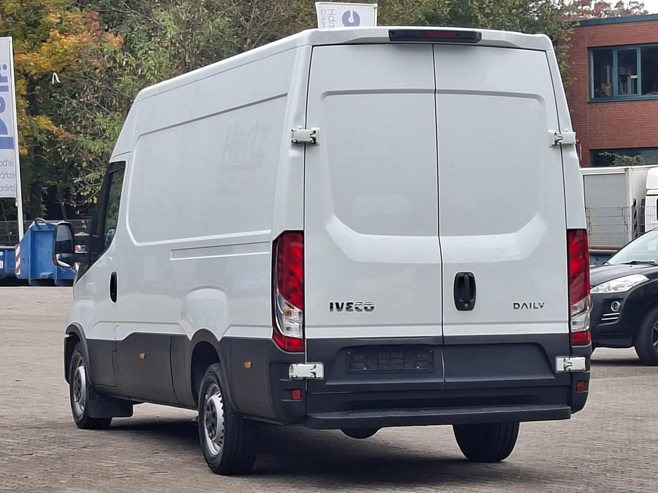 Iveco Daily 35S16V 3520L Klima, Radio - Furgon: 3 kép. Iveco Daily 35S16V 3520L Klima, Radio - Furgon: 3 kép.
