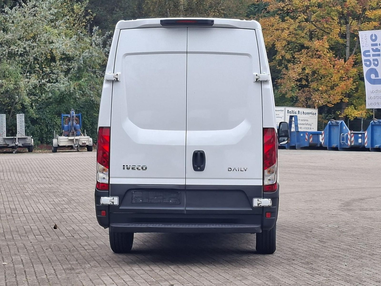 Iveco Daily 35S16V 3520L Klima, Radio - Furgon: 4 kép. Iveco Daily 35S16V 3520L Klima, Radio - Furgon: 4 kép.