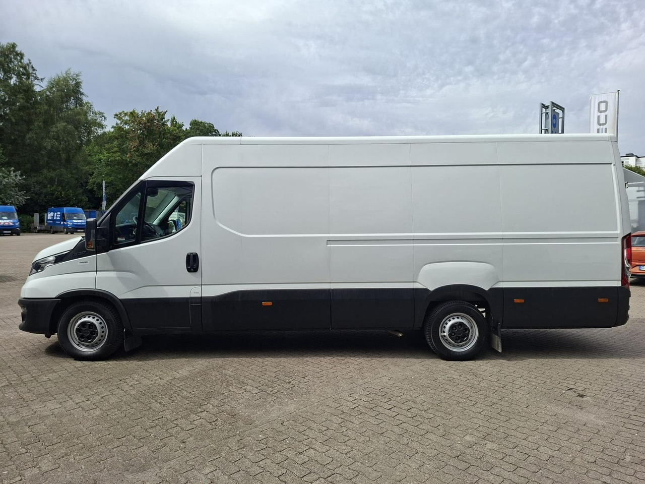 Iveco Daily 35S16V Klima 4100 115 kW (156 PS), Auto... - Furgon: 2 kép. Iveco Daily 35S16V Klima 4100 115 kW (156 PS), Auto... - Furgon: 2 kép.