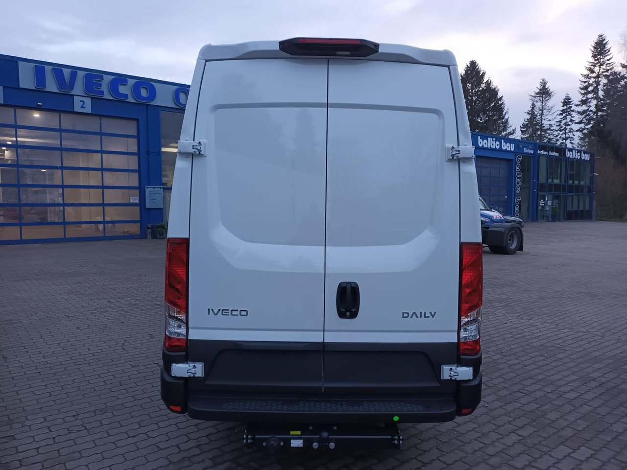 Iveco Daily 35S18HA8V 4100 KLIMA*AHK*RÜCKFAHRKAMERA... - Furgon: 3 kép. Iveco Daily 35S18HA8V 4100 KLIMA*AHK*RÜCKFAHRKAMERA... - Furgon: 3 kép.