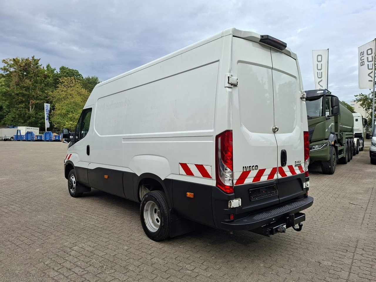 Iveco Daily 50C18HA8 V AHK, RADIO, KLIMA, 132 kW (1... - Platós kisteherautó: 3 kép. Iveco Daily 50C18HA8 V AHK, RADIO, KLIMA, 132 kW (1... - Platós kisteherautó: 3 kép.