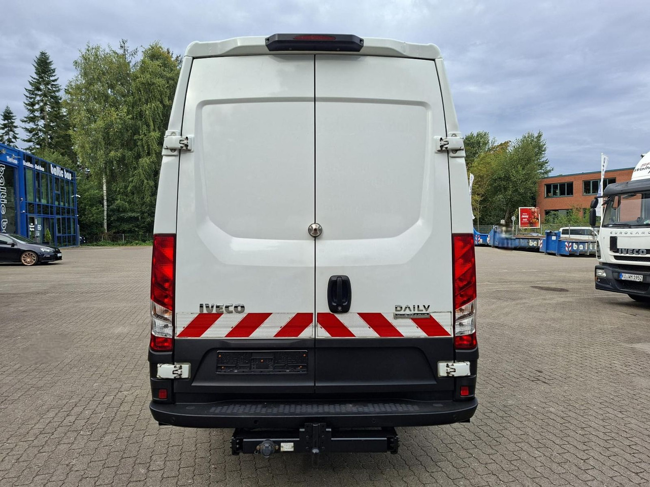 Iveco Daily 50C18HA8 V AHK, RADIO, KLIMA, 132 kW (1... - Platós kisteherautó: 4 kép. Iveco Daily 50C18HA8 V AHK, RADIO, KLIMA, 132 kW (1... - Platós kisteherautó: 4 kép.