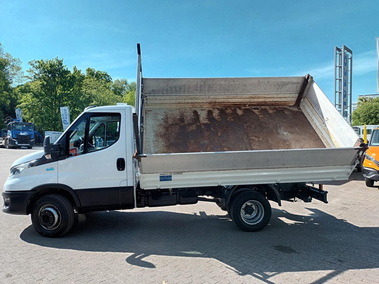 Iveco Daily 70C18H Meiler Dreiseitenkipper, AHK, Klima - Billenőplatós kisteherautó: 3 kép. Iveco Daily 70C18H Meiler Dreiseitenkipper, AHK, Klima - Billenőplatós kisteherautó: 3 kép.