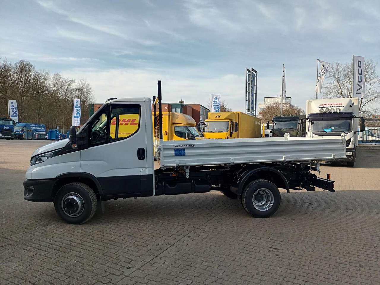 Iveco Daily 70C18H Meiller-Dreiseitenkipper Klima, AHK - Billenőplatós kisteherautó: 2 kép. Iveco Daily 70C18H Meiller-Dreiseitenkipper Klima, AHK - Billenőplatós kisteherautó: 2 kép.