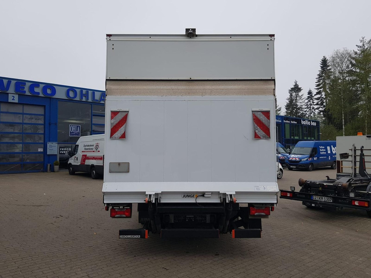 Iveco Daily 70C18HA8/P Koffer, Luftfederung, Kamera... - Dobozos kisteherautó: 5 kép. Iveco Daily 70C18HA8/P Koffer, Luftfederung, Kamera... - Dobozos kisteherautó: 5 kép.